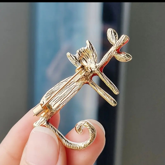 New!  Lazy cat brooch - Picture 4 of 5